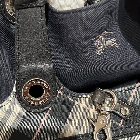 $99. Burberry London played . Blue label. Medium bag . - Picture 3 of 10